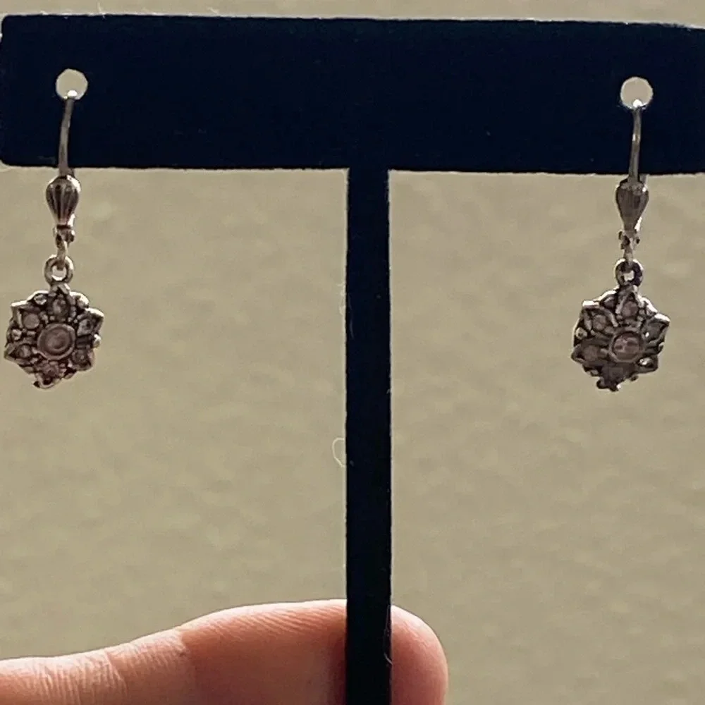 Simple sweet little flower with pink and clear crystal earrings